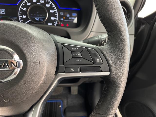 ノート e-パワー メダリスト 純正ナビ アラウンドビューモニター クルーズコントロール エマージェンシーブレーキ レーンキープアシスト デジタルインナーミラー ETC オートライト 純正フロアマット ドアバイザー LEDライト(7枚目)