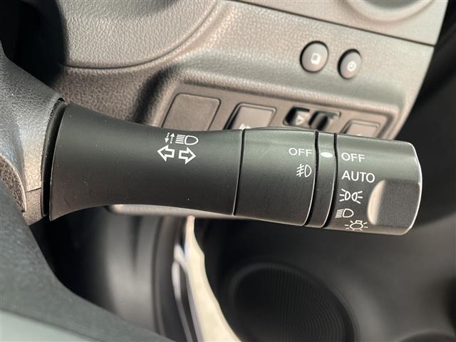 ノート e-パワー メダリスト 純正ナビ アラウンドビューモニター クルーズコントロール エマージェンシーブレーキ レーンキープアシスト デジタルインナーミラー ETC オートライト 純正フロアマット ドアバイザー LEDライト(9枚目)