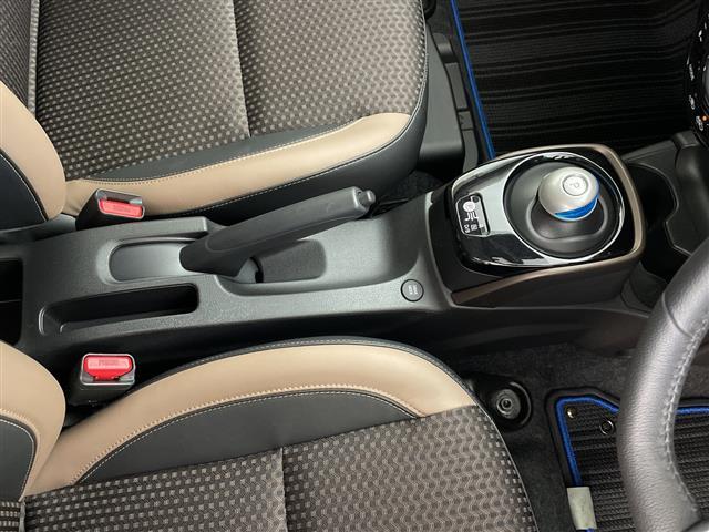 ノート e-パワー メダリスト 純正ナビ アラウンドビューモニター クルーズコントロール エマージェンシーブレーキ レーンキープアシスト デジタルインナーミラー ETC オートライト 純正フロアマット ドアバイザー LEDライト(13枚目)