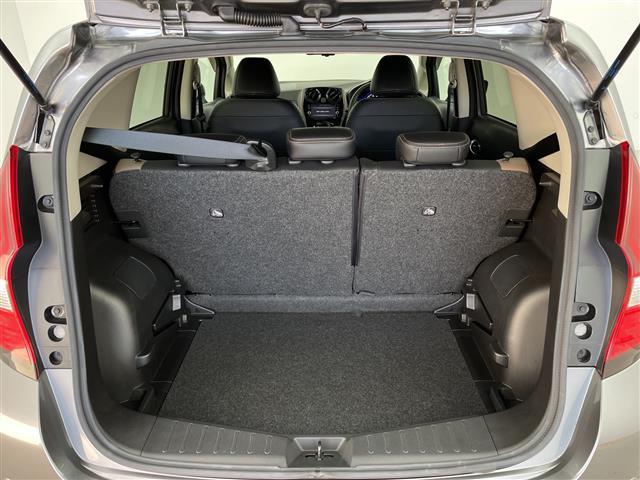 ノート e-パワー メダリスト 純正ナビ アラウンドビューモニター クルーズコントロール エマージェンシーブレーキ レーンキープアシスト デジタルインナーミラー ETC オートライト 純正フロアマット ドアバイザー LEDライト(23枚目)