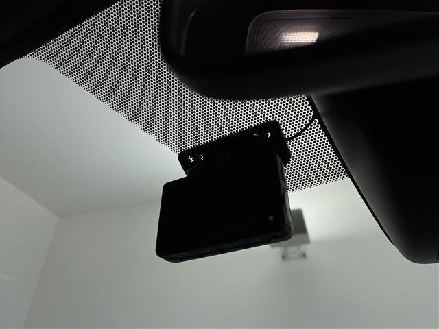 ヴォクシー ＺＳ　煌　純正ナビ　フルセグ　フリップダウンモニター　バックカメラ　ドライブレコーダー　クルーズコントロール　オートハイビーム　オートライト　両側パワースライドドア　レーンキープアシスト　ＥＴＣ　ＵＳＢ入力端子（4枚目）