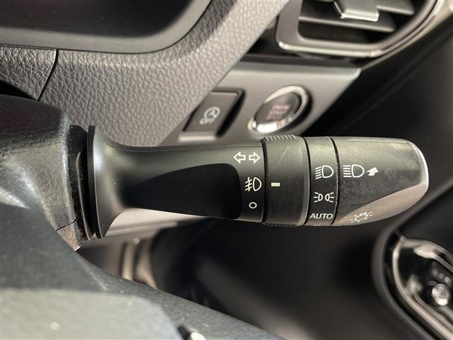 ヴォクシー ＺＳ　煌　純正ナビ　フルセグ　フリップダウンモニター　バックカメラ　ドライブレコーダー　クルーズコントロール　オートハイビーム　オートライト　両側パワースライドドア　レーンキープアシスト　ＥＴＣ　ＵＳＢ入力端子（10枚目）