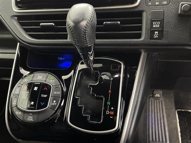 ヴォクシー ＺＳ　煌　純正ナビ　フルセグ　フリップダウンモニター　バックカメラ　ドライブレコーダー　クルーズコントロール　オートハイビーム　オートライト　両側パワースライドドア　レーンキープアシスト　ＥＴＣ　ＵＳＢ入力端子（14枚目）