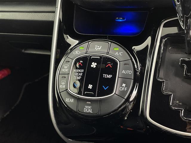 ヴォクシー ＺＳ　煌　純正ナビ　フルセグ　フリップダウンモニター　バックカメラ　ドライブレコーダー　クルーズコントロール　オートハイビーム　オートライト　両側パワースライドドア　レーンキープアシスト　ＥＴＣ　ＵＳＢ入力端子（16枚目）