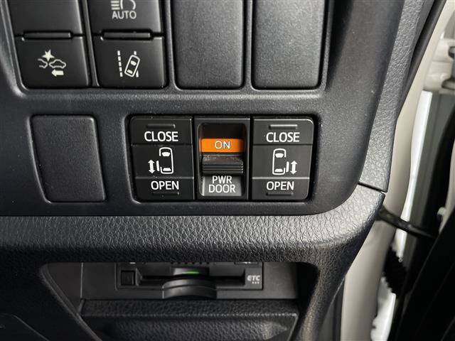 ヴォクシー ＺＳ　煌　純正ナビ　フルセグ　フリップダウンモニター　バックカメラ　ドライブレコーダー　クルーズコントロール　オートハイビーム　オートライト　両側パワースライドドア　レーンキープアシスト　ＥＴＣ　ＵＳＢ入力端子（21枚目）