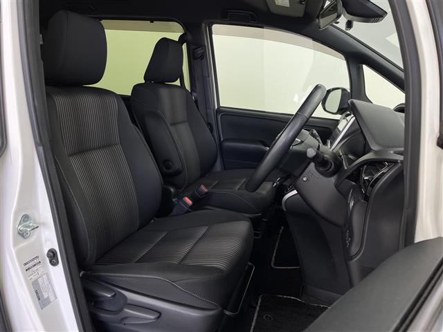 ヴォクシー ＺＳ　煌　純正ナビ　フルセグ　フリップダウンモニター　バックカメラ　ドライブレコーダー　クルーズコントロール　オートハイビーム　オートライト　両側パワースライドドア　レーンキープアシスト　ＥＴＣ　ＵＳＢ入力端子（28枚目）