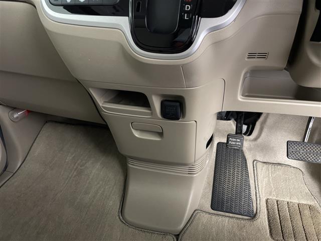 Ｎ－ＢＯＸ Ｇ・Ｌパッケージ　純正ナビ　バックカメラ　両側パワースライドドア　ステアリングスイッチ　ドアバイザー　スマートキー　プッシュスタートボタン　ＥＣＯＮ　純正フロアマット　ベンチシート　チップアップシート　取扱説明書（11枚目）