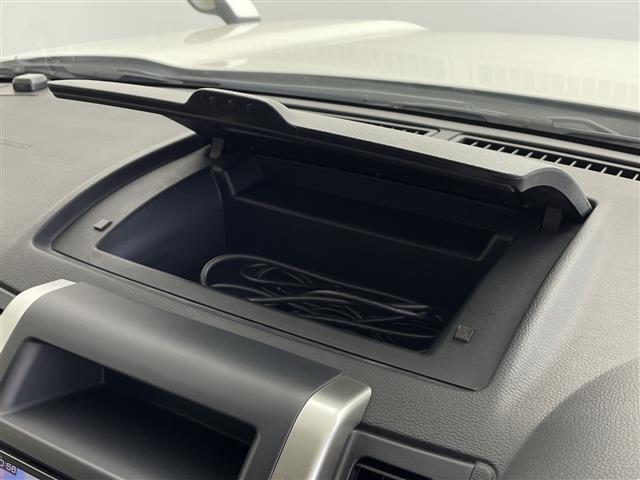 エクストレイル ２０Ｘｔｔ　社外ナビ　フルセグ　クルーズコントロール　シートヒーター　バックカメラ　カプロンシート　ハイパールーフレール　センターデフロック　オートライト　オートハイビーム―　純正アルミホイール　フォグランプ（14枚目）