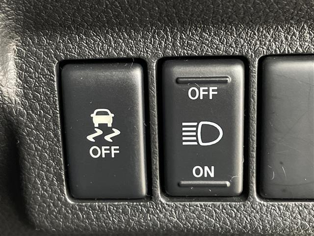 エクストレイル ２０Ｘｔｔ　社外ナビ　フルセグ　クルーズコントロール　シートヒーター　バックカメラ　カプロンシート　ハイパールーフレール　センターデフロック　オートライト　オートハイビーム―　純正アルミホイール　フォグランプ（20枚目）