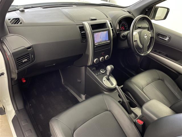 エクストレイル ２０Ｘｔｔ　社外ナビ　フルセグ　クルーズコントロール　シートヒーター　バックカメラ　カプロンシート　ハイパールーフレール　センターデフロック　オートライト　オートハイビーム―　純正アルミホイール　フォグランプ（24枚目）