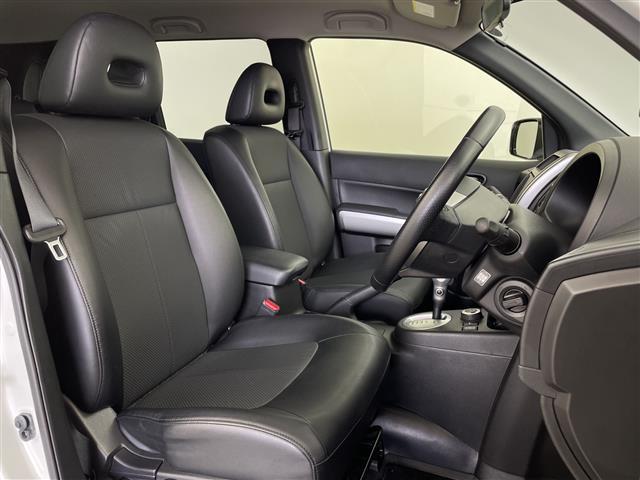 エクストレイル ２０Ｘｔｔ　社外ナビ　フルセグ　クルーズコントロール　シートヒーター　バックカメラ　カプロンシート　ハイパールーフレール　センターデフロック　オートライト　オートハイビーム―　純正アルミホイール　フォグランプ（25枚目）