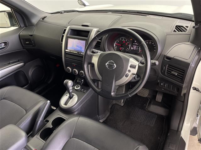 エクストレイル ２０Ｘｔｔ　社外ナビ　フルセグ　クルーズコントロール　シートヒーター　バックカメラ　カプロンシート　ハイパールーフレール　センターデフロック　オートライト　オートハイビーム―　純正アルミホイール　フォグランプ（26枚目）