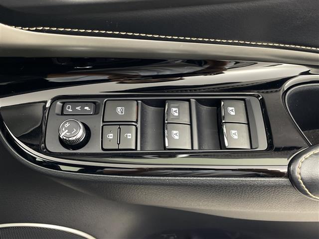 気になる車はすぐにお問い合わせください！画面右側の００６６から始まる無料ダイヤルからお問い合わせ下さい！専門スタッフがお車のご質問にお答えいたします！