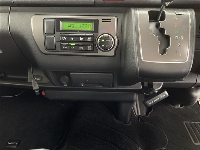 ハイエースバン スーパーGL ダークプライム 社外ナビ フルセグ Bluetooth バックカメラ ハーフレザー 社外アルミホイール ホワイトレタータイヤ ステアリングリモコン オートライト リアガラスフィルム ETC フロアマット ドアバイザー(15枚目)