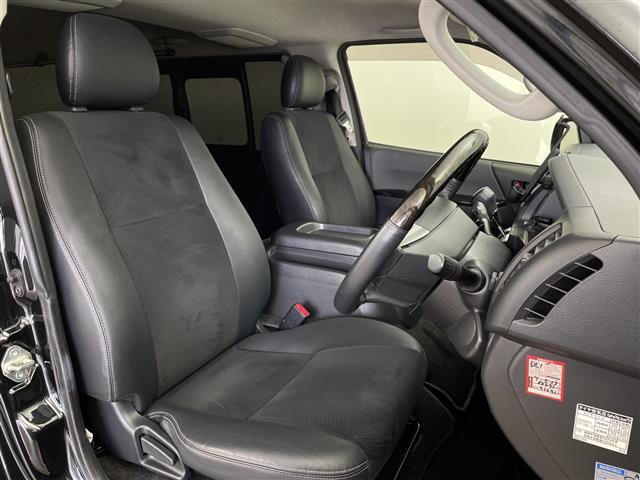 ハイエースバン スーパーGL ダークプライム 社外ナビ フルセグ Bluetooth バックカメラ ハーフレザー 社外アルミホイール ホワイトレタータイヤ ステアリングリモコン オートライト リアガラスフィルム ETC フロアマット ドアバイザー(22枚目)