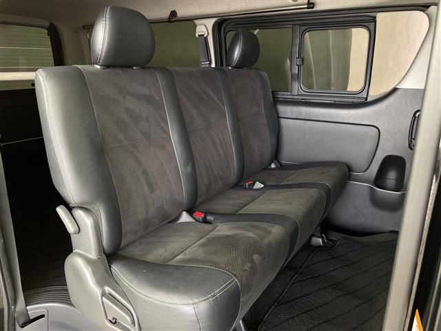 ハイエースバン スーパーGL ダークプライム 社外ナビ フルセグ Bluetooth バックカメラ ハーフレザー 社外アルミホイール ホワイトレタータイヤ ステアリングリモコン オートライト リアガラスフィルム ETC フロアマット ドアバイザー(24枚目)