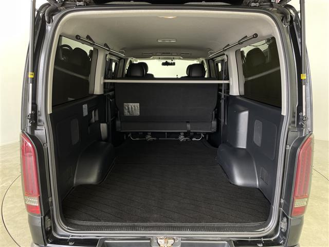 ハイエースバン スーパーGL ダークプライム 社外ナビ フルセグ Bluetooth バックカメラ ハーフレザー 社外アルミホイール ホワイトレタータイヤ ステアリングリモコン オートライト リアガラスフィルム ETC フロアマット ドアバイザー(26枚目)