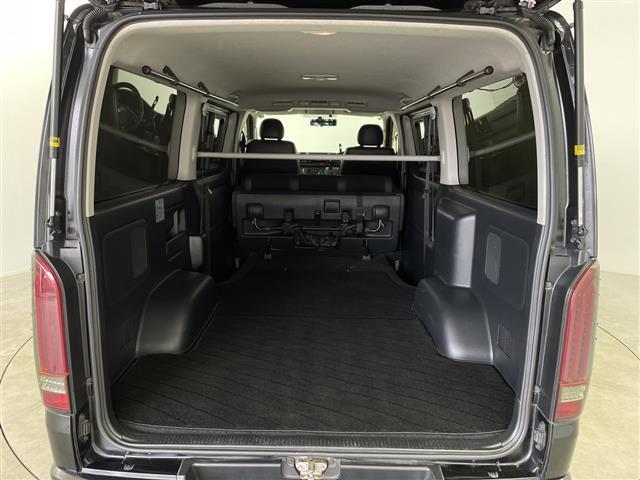 ハイエースバン スーパーGL ダークプライム 社外ナビ フルセグ Bluetooth バックカメラ ハーフレザー 社外アルミホイール ホワイトレタータイヤ ステアリングリモコン オートライト リアガラスフィルム ETC フロアマット ドアバイザー(27枚目)