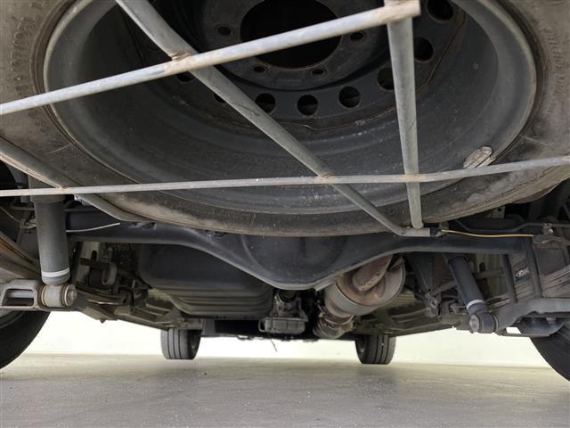 ハイエースバン スーパーGL ダークプライム 社外ナビ フルセグ Bluetooth バックカメラ ハーフレザー 社外アルミホイール ホワイトレタータイヤ ステアリングリモコン オートライト リアガラスフィルム ETC フロアマット ドアバイザー(41枚目)