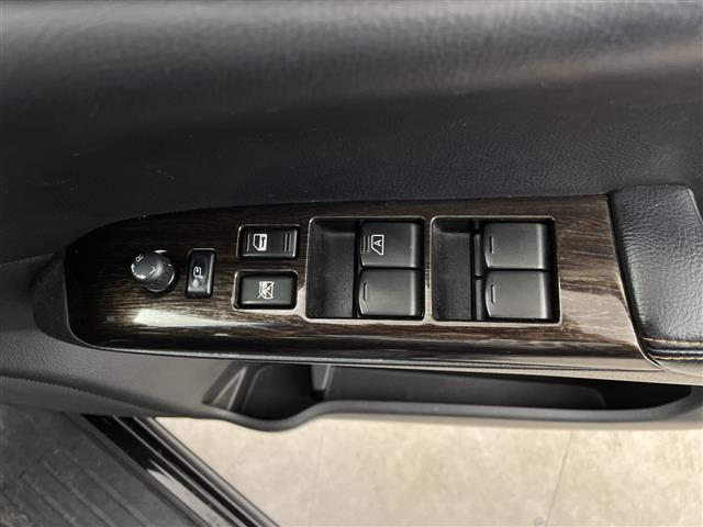 エルグランド 250ハイウェイスターアーバンクロム 社外ナビ Bluetooth フルセグTV ETC バックカメラ 社外フリップダウンモニター オートライト デジタルインナーミラー 両側パワースライドドア オットマンシート 純正フロアマット(8枚目)