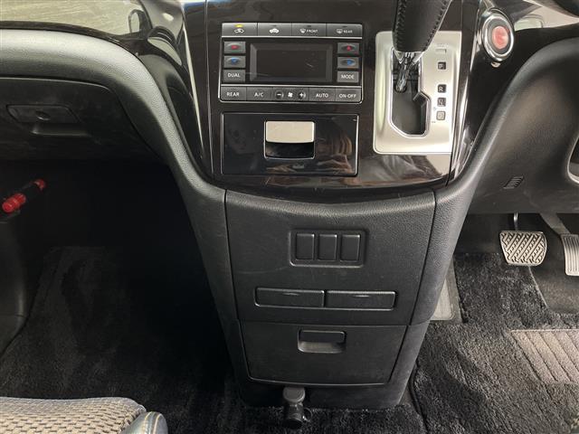 エルグランド 250ハイウェイスターアーバンクロム 社外ナビ Bluetooth フルセグTV ETC バックカメラ 社外フリップダウンモニター オートライト デジタルインナーミラー 両側パワースライドドア オットマンシート 純正フロアマット(14枚目)