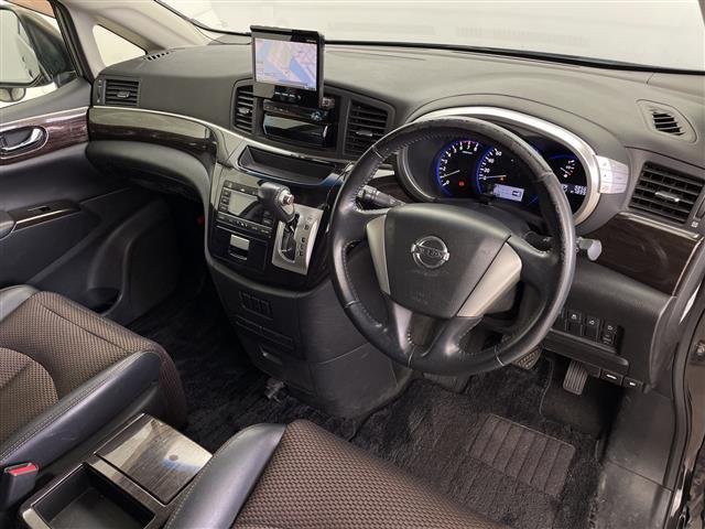 エルグランド 250ハイウェイスターアーバンクロム 社外ナビ Bluetooth フルセグTV ETC バックカメラ 社外フリップダウンモニター オートライト デジタルインナーミラー 両側パワースライドドア オットマンシート 純正フロアマット(19枚目)