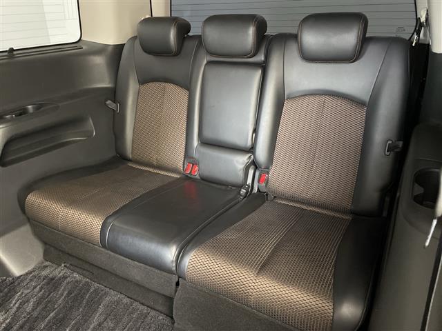 エルグランド 250ハイウェイスターアーバンクロム 社外ナビ Bluetooth フルセグTV ETC バックカメラ 社外フリップダウンモニター オートライト デジタルインナーミラー 両側パワースライドドア オットマンシート 純正フロアマット(25枚目)