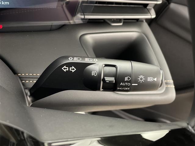 セレナ e-パワー ハイウェイスターV e-POWER 置くだけ充電両側電動スライドドアフルセグ/BT/カープレイ/アンドロイドオート純正フリップダウンモニターヘッドランプオートレベライザー+アダプティブLEDヘッ(11枚目)