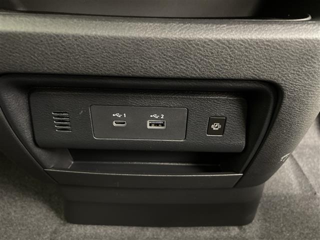 セレナ e-パワー ハイウェイスターV e-POWER 置くだけ充電両側電動スライドドアフルセグ/BT/カープレイ/アンドロイドオート純正フリップダウンモニターヘッドランプオートレベライザー+アダプティブLEDヘッ(22枚目)