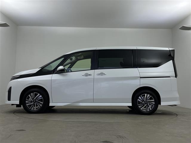 セレナ e-パワー ハイウェイスターV e-POWER 置くだけ充電両側電動スライドドアフルセグ/BT/カープレイ/アンドロイドオート純正フリップダウンモニターヘッドランプオートレベライザー+アダプティブLEDヘッ(34枚目)