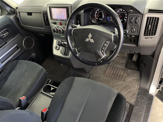 デリカＤ：５ Ｇ　パワーパッケージ　ワンオーナー　禁煙車　社外ナビ　フルセグ　Ｂｌｕｅｔｏｏｔｈ　バックカメラ　両側パワースライドドア　ビルドインＥＴＣ　パドルシフト　純正ドアバイザー　ＡＡＣ　純正アルミホイール　電動格納ミラー　４ＷＤ（26枚目）