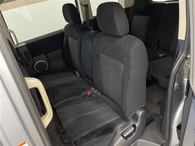 デリカＤ：５ Ｇ　パワーパッケージ　ワンオーナー　禁煙車　社外ナビ　フルセグ　Ｂｌｕｅｔｏｏｔｈ　バックカメラ　両側パワースライドドア　ビルドインＥＴＣ　パドルシフト　純正ドアバイザー　ＡＡＣ　純正アルミホイール　電動格納ミラー　４ＷＤ（30枚目）