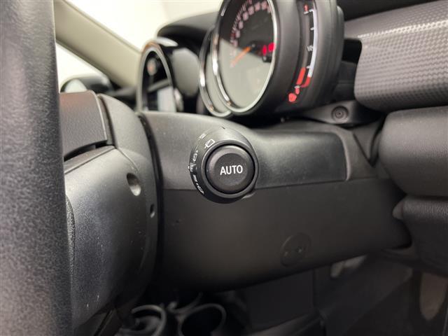 MINI クーパー 純正ナビゲーションシステムインテリジェントセーフティETCBluetoothスマートキーシステムアイドリングストップトノカバーオートライトLEDヘッドライト(3枚目)