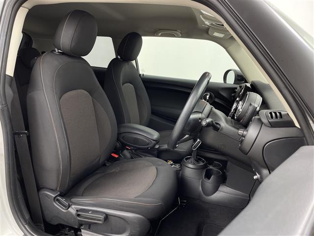 MINI クーパー 純正ナビゲーションシステムインテリジェントセーフティETCBluetoothスマートキーシステムアイドリングストップトノカバーオートライトLEDヘッドライト(9枚目)