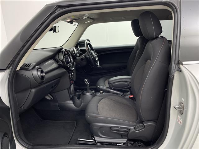 MINI クーパー 純正ナビゲーションシステムインテリジェントセーフティETCBluetoothスマートキーシステムアイドリングストップトノカバーオートライトLEDヘッドライト(13枚目)