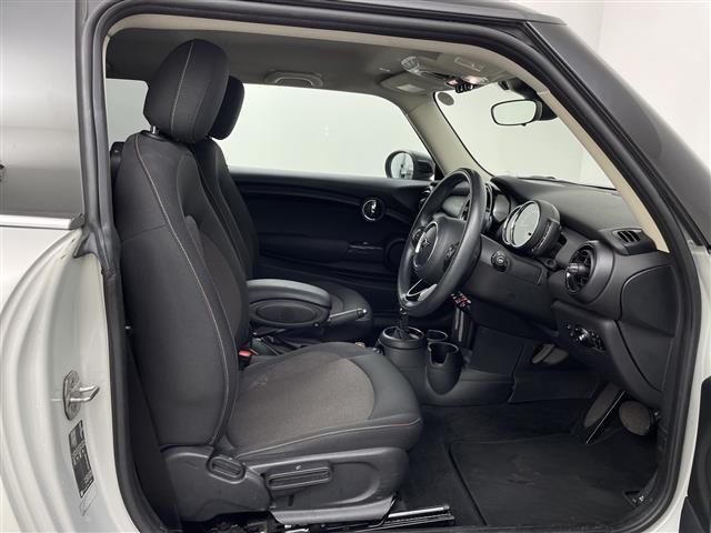 MINI クーパー 純正ナビゲーションシステムインテリジェントセーフティETCBluetoothスマートキーシステムアイドリングストップトノカバーオートライトLEDヘッドライト(14枚目)