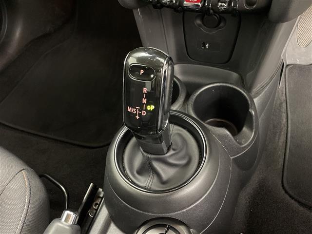 MINI クーパー 純正ナビゲーションシステムインテリジェントセーフティETCBluetoothスマートキーシステムアイドリングストップトノカバーオートライトLEDヘッドライト(17枚目)