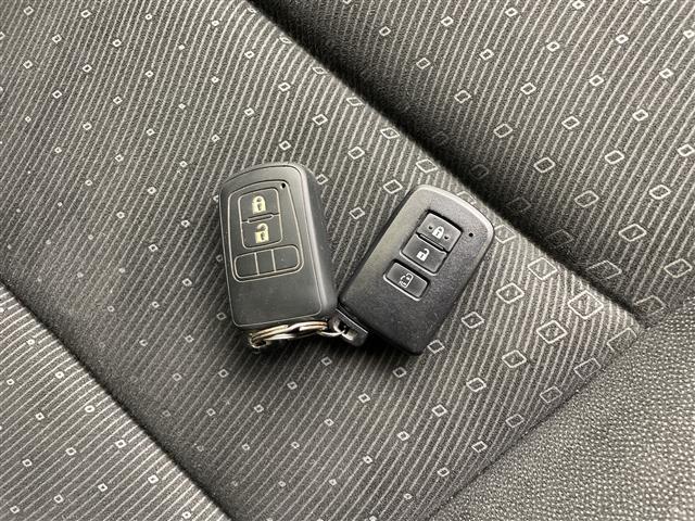 ノア Ｇ　純正ナビ　クルーズコントロール　片側パワースライドドア　ドラレコ付きデジタルインナーミラー　プリクラッシュセーフティ　レーンキープアシスト　シートヒーター　オートライト　シートバックテーブル　ＥＴＣ（17枚目）