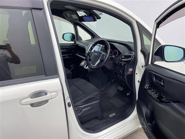 ノア Ｇ　純正ナビ　クルーズコントロール　片側パワースライドドア　ドラレコ付きデジタルインナーミラー　プリクラッシュセーフティ　レーンキープアシスト　シートヒーター　オートライト　シートバックテーブル　ＥＴＣ（27枚目）