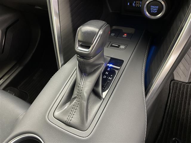 ハリアー Ｚ　レザーパッケージ　純正１２．３型ナビ　調光パノラマルーフ　ＪＢＬプレミアムサウンドシステム　セーフティセンス　プリクラッシュセーフティ　レーントレーシングアシスト　レーダークルーズコントロール　アダプティブハイビ―ム（12枚目）