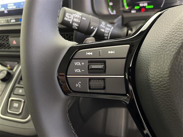 ステップワゴン ｅ：ＨＥＶエアー　ＥＸ　登録済未使用車　ホンダセンシング　純正１１．４型ナビ　パドルシフト　アダプティブクルーズコントロール　電動リアゲート　バックカメラ　両側パワースライドドア　オットマン　オートハイビーム　オートホールド（7枚目）