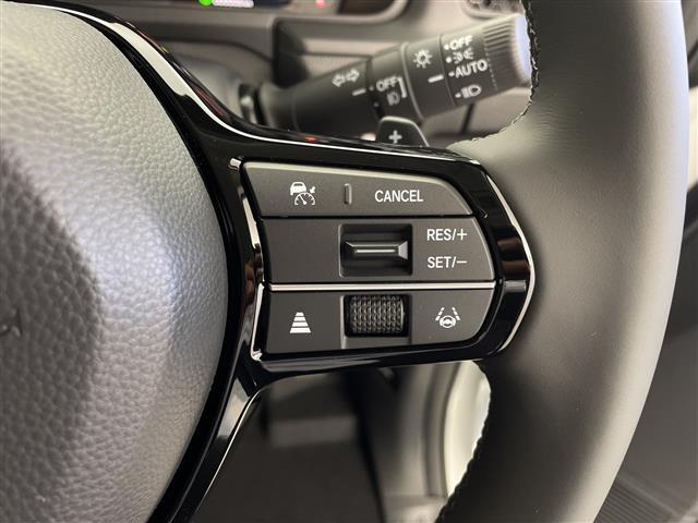 ステップワゴン ｅ：ＨＥＶエアー　ＥＸ　登録済未使用車　ホンダセンシング　純正１１．４型ナビ　パドルシフト　アダプティブクルーズコントロール　電動リアゲート　バックカメラ　両側パワースライドドア　オットマン　オートハイビーム　オートホールド（8枚目）