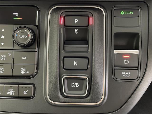 ステップワゴン ｅ：ＨＥＶエアー　ＥＸ　登録済未使用車　ホンダセンシング　純正１１．４型ナビ　パドルシフト　アダプティブクルーズコントロール　電動リアゲート　バックカメラ　両側パワースライドドア　オットマン　オートハイビーム　オートホールド（13枚目）