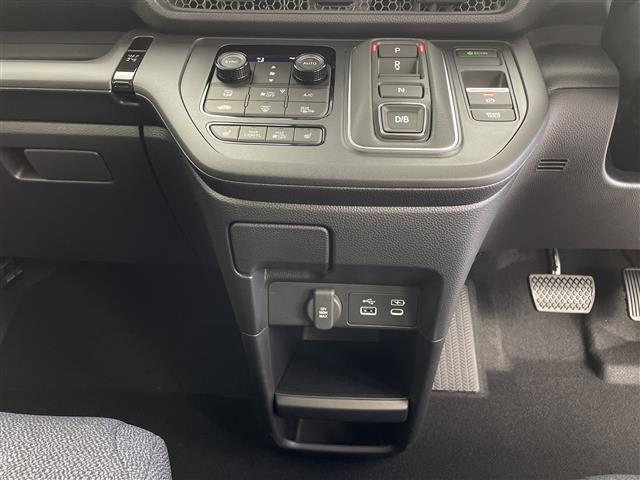 ステップワゴン ｅ：ＨＥＶエアー　ＥＸ　登録済未使用車　ホンダセンシング　純正１１．４型ナビ　パドルシフト　アダプティブクルーズコントロール　電動リアゲート　バックカメラ　両側パワースライドドア　オットマン　オートハイビーム　オートホールド（15枚目）