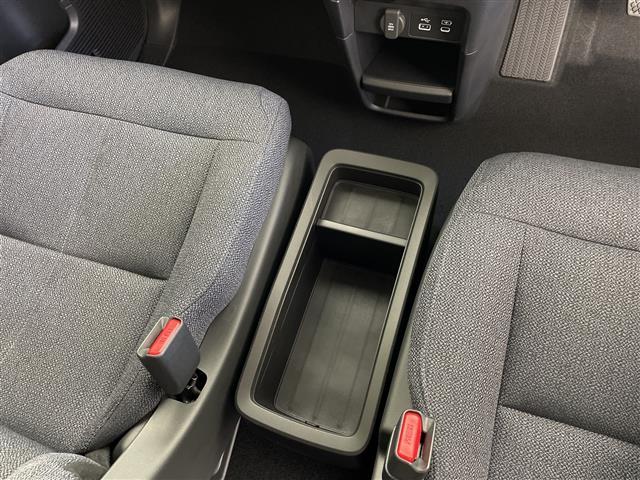 ステップワゴン ｅ：ＨＥＶエアー　ＥＸ　登録済未使用車　ホンダセンシング　純正１１．４型ナビ　パドルシフト　アダプティブクルーズコントロール　電動リアゲート　バックカメラ　両側パワースライドドア　オットマン　オートハイビーム　オートホールド（16枚目）