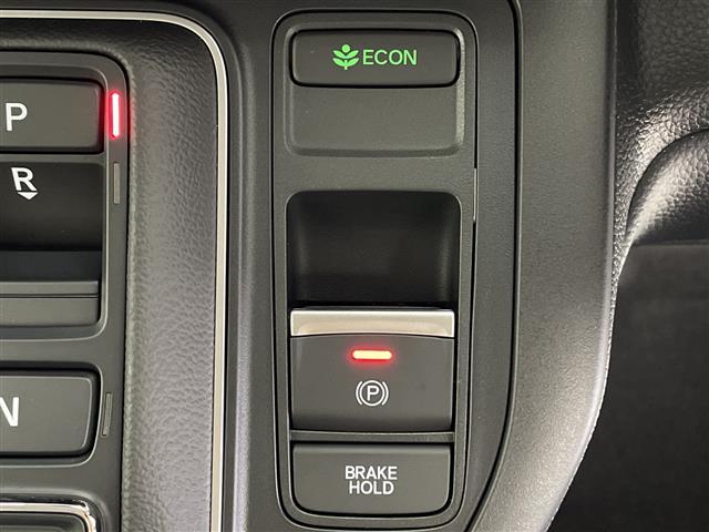 ステップワゴン ｅ：ＨＥＶエアー　ＥＸ　登録済未使用車　ホンダセンシング　純正１１．４型ナビ　パドルシフト　アダプティブクルーズコントロール　電動リアゲート　バックカメラ　両側パワースライドドア　オットマン　オートハイビーム　オートホールド（17枚目）