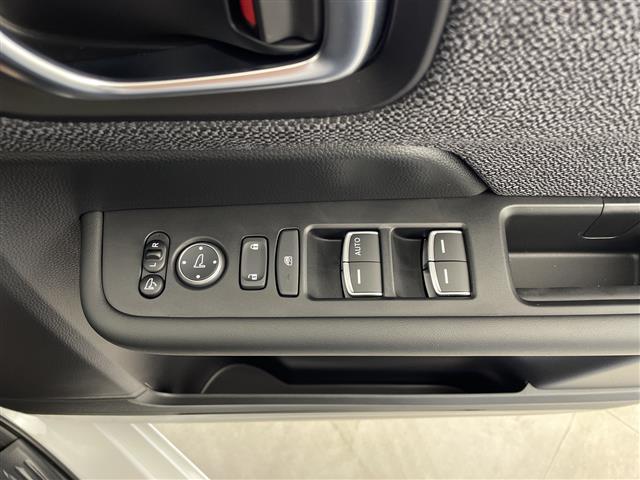 ステップワゴン ｅ：ＨＥＶエアー　ＥＸ　登録済未使用車　ホンダセンシング　純正１１．４型ナビ　パドルシフト　アダプティブクルーズコントロール　電動リアゲート　バックカメラ　両側パワースライドドア　オットマン　オートハイビーム　オートホールド（20枚目）