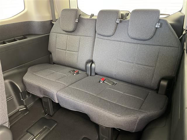 ステップワゴン ｅ：ＨＥＶエアー　ＥＸ　登録済未使用車　ホンダセンシング　純正１１．４型ナビ　パドルシフト　アダプティブクルーズコントロール　電動リアゲート　バックカメラ　両側パワースライドドア　オットマン　オートハイビーム　オートホールド（30枚目）