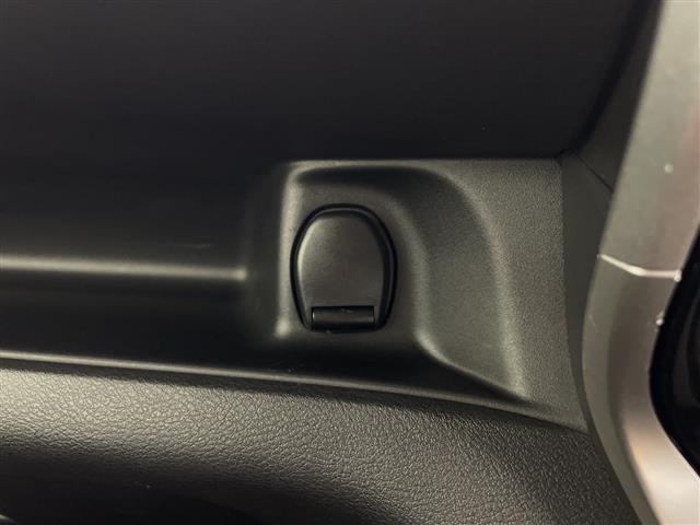 セレナ ハイウェイスター　純正９型ナビ　フリップダウンモニター　プロパイロット　アラウンドビューモニター　両側パワースライドドア　エマージェンシーブレーキ　デジタルインナーミラー　ドライブレコーダー　ビルトインＥＴＣ　ステリモ（12枚目）