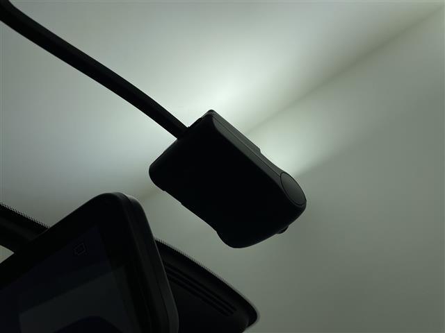 セレナ ハイウェイスター　純正９型ナビ　フリップダウンモニター　プロパイロット　アラウンドビューモニター　両側パワースライドドア　エマージェンシーブレーキ　デジタルインナーミラー　ドライブレコーダー　ビルトインＥＴＣ　ステリモ（13枚目）